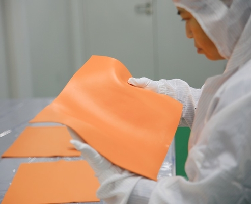 kaufen Hydriertes Nitrilbutadiengummi HNBR Zusammensetzung Zugfestigkeit 10-20 MPa Verlängerung bei Bruch 200-400% Langlebigkeit online manufacture